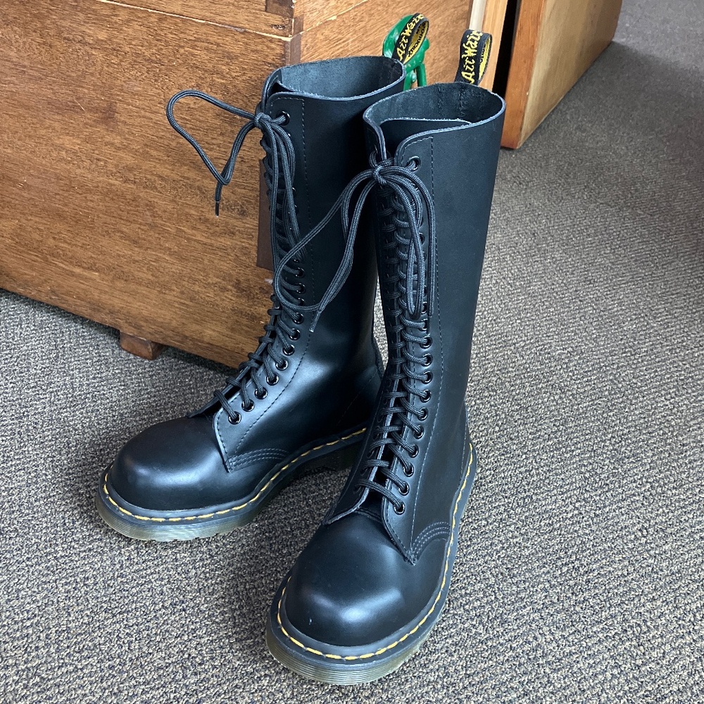 RARE 1942 Smooth Leather Doc 20 Eyelet Lace Up Martens Combat Boots